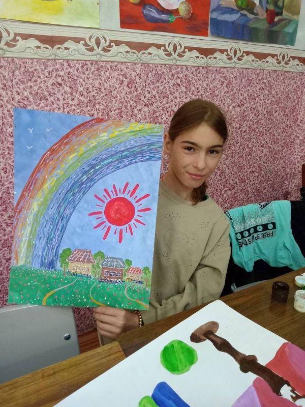 Сегодня, 14 мая, в Зугрэсской детской школе искусств, преподавателем ИЗО Марченко Л.А. был проведен тематический урок "Моя республика," посвященный дню образования Донецкой Народной Республики Сегодня, 14 мая, в Зугрэсской детской школе искусств, преподавателем ИЗО Марченко Л.А. был проведен тематический урок "Моя республика," посвященный дню образования Донецкой Народной Республики