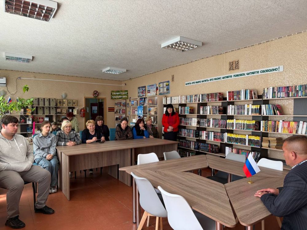 Встреча с коллективом. Сегодня, 13 мая, заместитель главы администрации городского округа Иловайск Кузнецов Александр Васильевич провел встречу с трудовым коллективом МБУ «Городская библиотека г. о. Иловайск», на которой... Встреча с коллективом. Сегодня, 13 мая, заместитель главы администрации городского округа Иловайск Кузнецов Александр Васильевич провел встречу с трудовым коллективом МБУ «Городская библиотека г. о. Иловайск», на которой...
