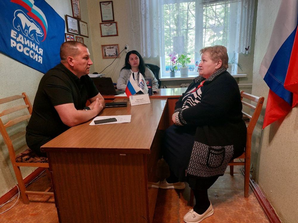 Сергей Желновач: 13 мая 2025г., заместитель главы администрации городского округа Дебальцево Валерий Бессараб, провёл личный прием граждан в местной общественной приёмной Дебальцевского местного отделения Партии "Единая... Сергей Желновач: 13 мая 2025г., заместитель главы администрации городского округа Дебальцево Валерий Бессараб, провёл личный прием граждан в местной общественной приёмной Дебальцевского местного отделения Партии "Единая...