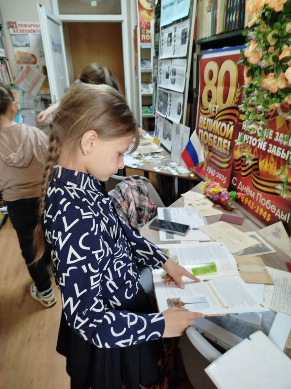 В рамках партпроекта Единой России "Историческая память" Златоустовская библиотека провела для посетителей книжную экскурсию по книгам о Донбассе - "Донетчина: многоликая и вечная" В рамках партпроекта Единой России "Историческая память" Златоустовская библиотека провела для посетителей книжную экскурсию по книгам о Донбассе - "Донетчина: многоликая и вечная"