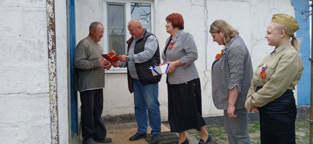 В честь 80-летия Победы в Великой Отечественной войне депутаты Волновахского муниципального совета навестили старшее поколение В честь 80-летия Победы в Великой Отечественной войне депутаты Волновахского муниципального совета навестили старшее поколение