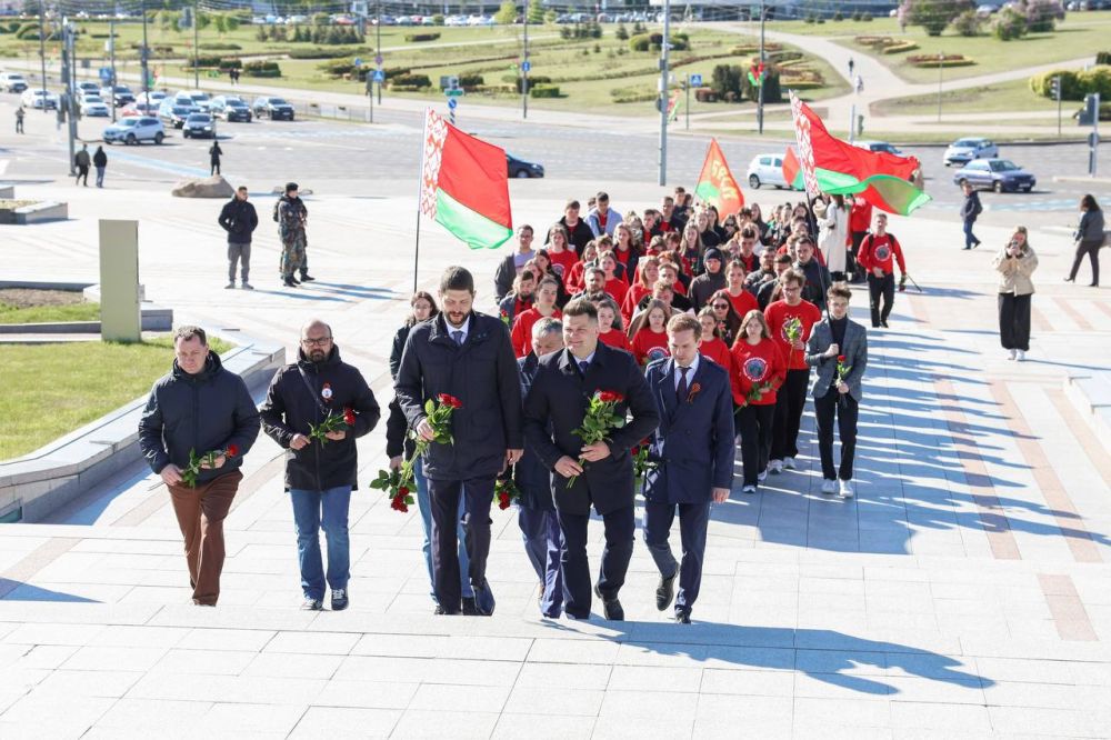 Александр Волошин: #НЕПОКОРЁННЫЕ2025. Сегодня экспедиция прибыла в мой родной Минск — город, переживший ужасы войны, но так и не склонившийся Александр Волошин: #НЕПОКОРЁННЫЕ2025. Сегодня экспедиция прибыла в мой родной Минск — город, переживший ужасы войны, но так и не склонившийся