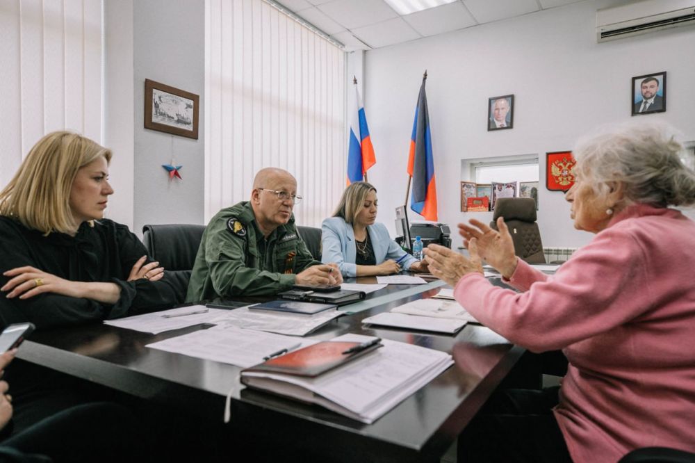 Олег Моргун: С руководителем управы Жовтневого внутригородского района Оксаной Кирьякуловой на личном приеме рассмотрели обращения горожан Олег Моргун: С руководителем управы Жовтневого внутригородского района Оксаной Кирьякуловой на личном приеме рассмотрели обращения горожан