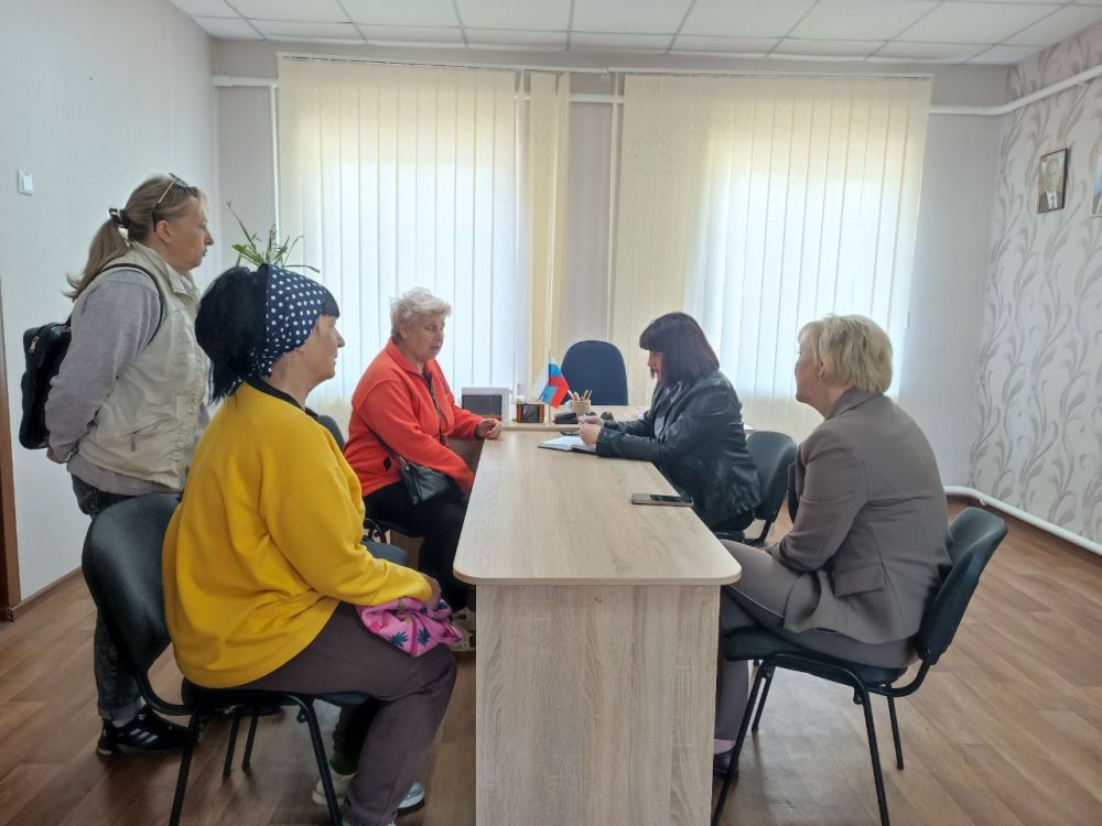 Сегодня заместитель главы Администрации Володарского муниципального округа Васильева Ольга Федоровна провела выездной приём жителей села Заря Сегодня заместитель главы Администрации Володарского муниципального округа Васильева Ольга Федоровна провела выездной приём жителей села Заря