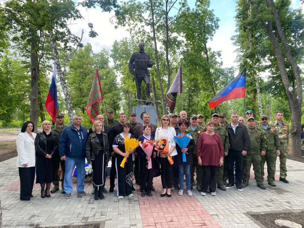 В рамках Года защитника Отечества в Летнем парке Волновахи открыли памятник Героям специальной военной операции 91 Полка В рамках Года защитника Отечества в Летнем парке Волновахи открыли памятник Героям специальной военной операции 91 Полка