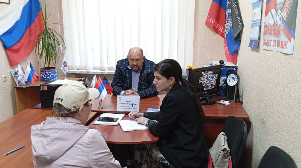 Василий Ткачук: Сегодня, 14 апреля, депутаты Народного Совета Донецкой Народной Республики Елена Шишкина и Андрей Боряк провели приемы граждан в рамках работы общественной приемной Всероссийской политической партии «Единая... Василий Ткачук: Сегодня, 14 апреля, депутаты Народного Совета Донецкой Народной Республики Елена Шишкина и Андрей Боряк провели приемы граждан в рамках работы общественной приемной Всероссийской политической партии «Единая...