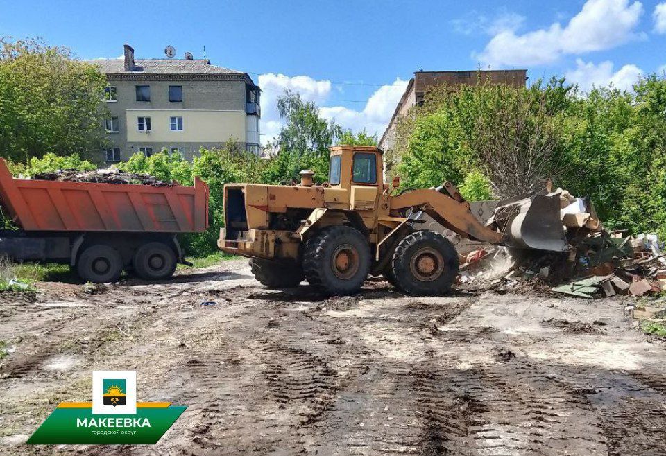 Ликвидация стихийных свалок в Макеевке продолжается Ликвидация стихийных свалок в Макеевке продолжается