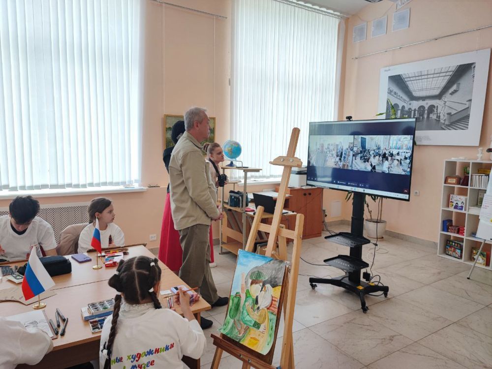 Эдуард Басурин: Сегодня с огромным удовольствием посетил Донецкий республиканский художественный музей, где юные художники Санкт-Петербурга и Донецка собрались вместе, чтобы в рамках телемоста поделиться своим творчеством Эдуард Басурин: Сегодня с огромным удовольствием посетил Донецкий республиканский художественный музей, где юные художники Санкт-Петербурга и Донецка собрались вместе, чтобы в рамках телемоста поделиться своим творчеством
