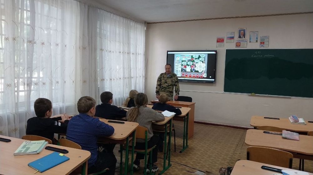 В образовательных учреждениях Тельмановского округа прошли внеклассные занятия В образовательных учреждениях Тельмановского округа прошли внеклассные занятия