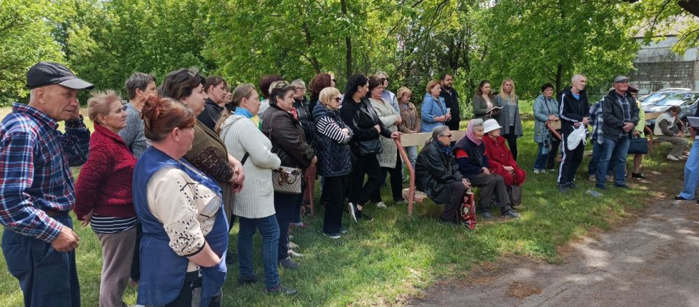 Юрий Будрин: Сегодня, 14 мая 2025 года, на территории поселка городского типа "Старомихайловка" прошел сход с гражданами Юрий Будрин: Сегодня, 14 мая 2025 года, на территории поселка городского типа "Старомихайловка" прошел сход с гражданами