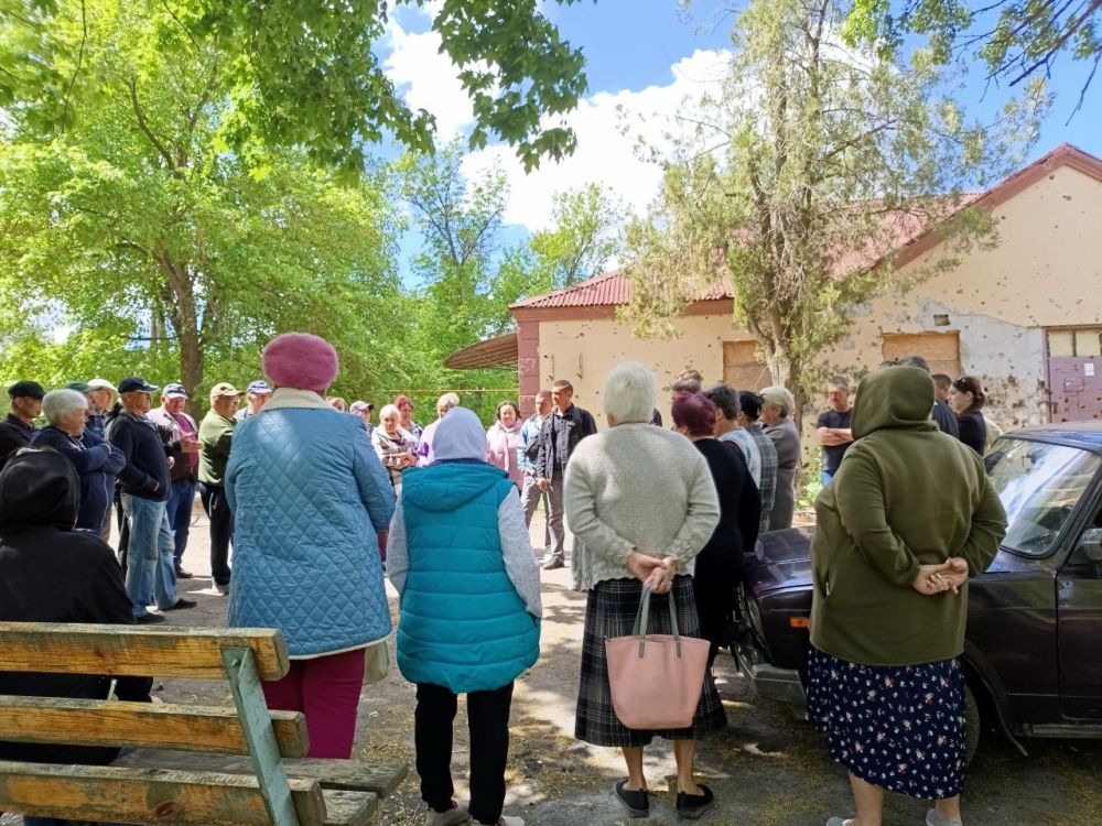 Сегодня в Новогнатовке состоялась важная встреча, на которой обсуждались актуальные вопросы и проблемы местных жителей Сегодня в Новогнатовке состоялась важная встреча, на которой обсуждались актуальные вопросы и проблемы местных жителей
