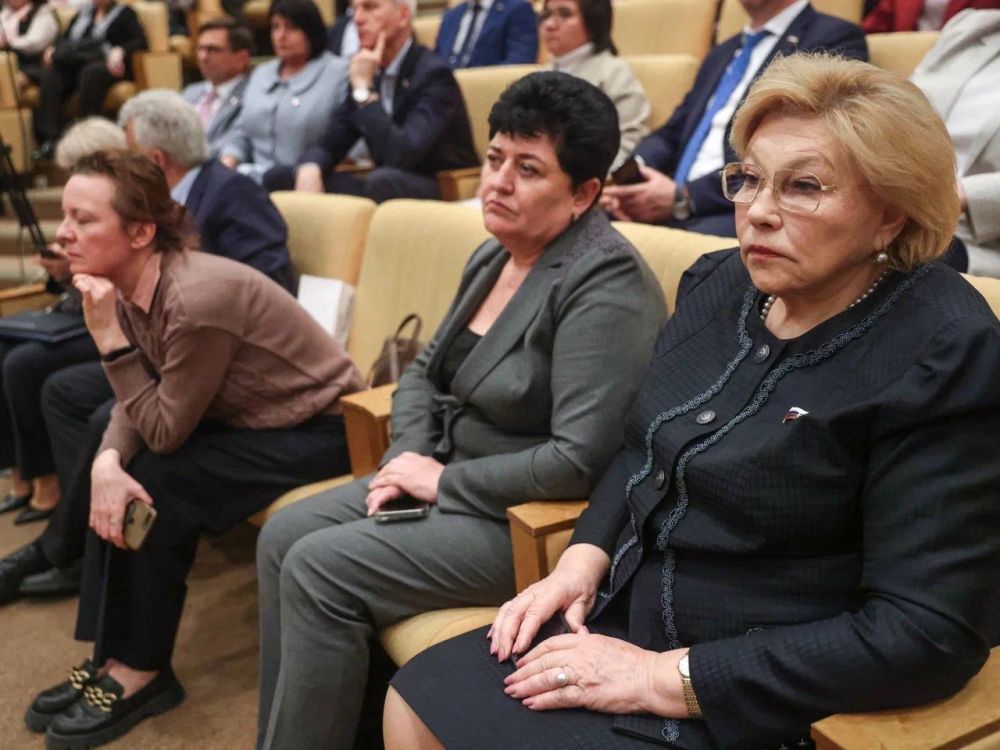 Ольга Казакова: Сегодня в Государственной Думе состоялся показ документального фильма "У края бездны", организованный нашим комитетом по культуре в рамках "Парламентского киноклуба им. Станислава Говорухина" Ольга Казакова: Сегодня в Государственной Думе состоялся показ документального фильма "У края бездны", организованный нашим комитетом по культуре в рамках "Парламентского киноклуба им. Станислава Говорухина"