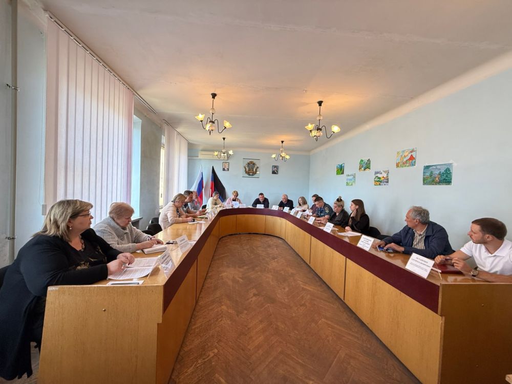 Руководитель Управы Куйбышевского внутригородского района Администрации городского округа Донецк Иван Адамец провел аппаратное совещание Руководитель Управы Куйбышевского внутригородского района Администрации городского округа Донецк Иван Адамец провел аппаратное совещание