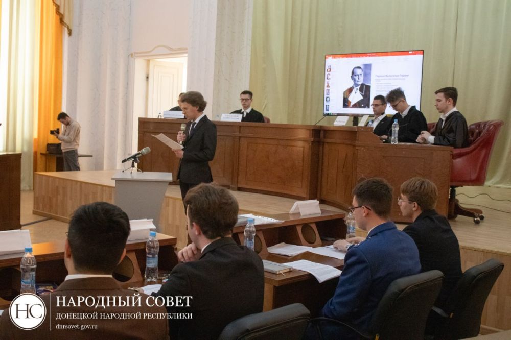 Студенты Центра молодежной дипломатии «ЛЕГАТУС» провели реконструкцию Нюрнбергского судебного процесса Студенты Центра молодежной дипломатии «ЛЕГАТУС» провели реконструкцию Нюрнбергского судебного процесса