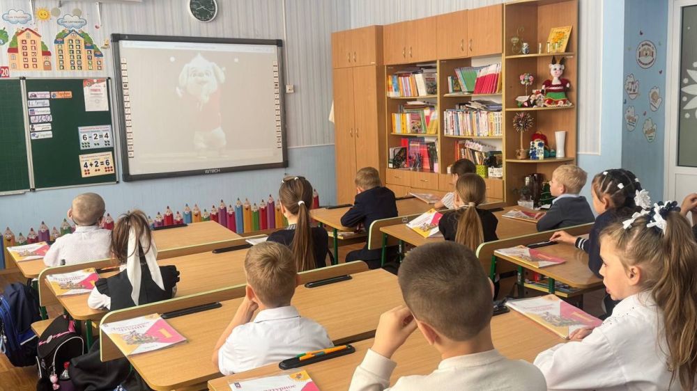 В образовательных учреждениях Тельмановского округа прошли внеклассные занятия В образовательных учреждениях Тельмановского округа прошли внеклассные занятия