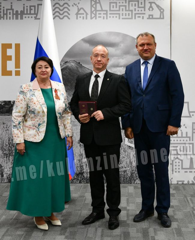 Алексей Кулемзин: Сегодня состоялся рабочий визит в город Донецк сопредседателя Всероссийской ассоциации развития местного самоуправления Галины Данильченко, в ходе которого вместе с главами городов и районов обсудили... Алексей Кулемзин: Сегодня состоялся рабочий визит в город Донецк сопредседателя Всероссийской ассоциации развития местного самоуправления Галины Данильченко, в ходе которого вместе с главами городов и районов обсудили...