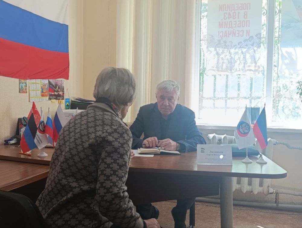 Сергей Литвинов: Прием граждан. 14 мая провел прием граждан по личным вопросам в общественной приемной «Единой России» в городе Ждановка, на котором обсудили вопросы: — оплаты ЖКХ Сергей Литвинов: Прием граждан. 14 мая провел прием граждан по личным вопросам в общественной приемной «Единой России» в городе Ждановка, на котором обсудили вопросы: — оплаты ЖКХ
