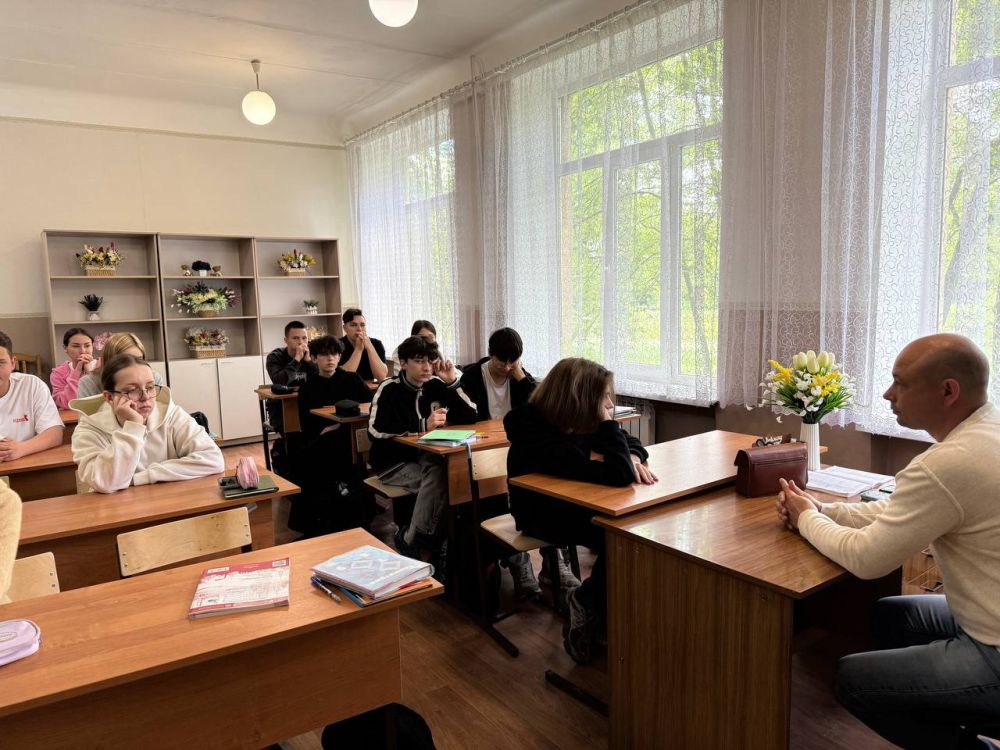 ГосСтарт.Диалог. 14 мая, первый заместитель главы администрации городского округа Иловайск Свердлов Михаил Николаевич провел диалог-встречу с учащимися ГБОУ «СШ№12 им.М Толстых г. о. Иловайск». ГосСтарт открывает новые... ГосСтарт.Диалог. 14 мая, первый заместитель главы администрации городского округа Иловайск Свердлов Михаил Николаевич провел диалог-встречу с учащимися ГБОУ «СШ№12 им.М Толстых г. о. Иловайск». ГосСтарт открывает новые...