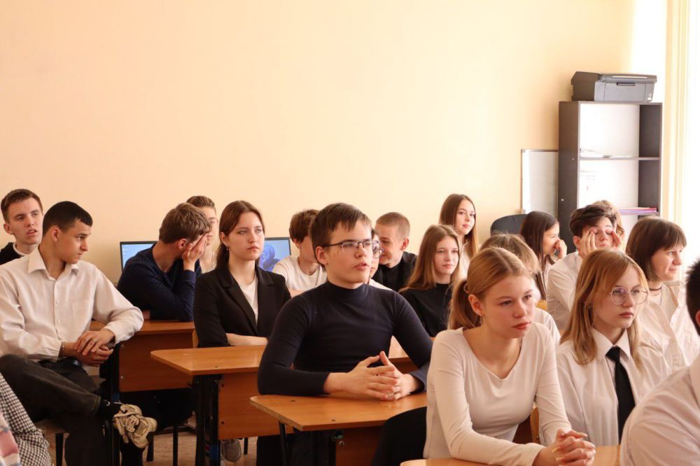 Валентина Харлашка: Сегодня посетила открытый урок под названием «Мошенники в цифровом мире», организованный в рамках проекта «Мир возможностей» в ГБОУ «СШ №57 г.о. Макеевка» Валентина Харлашка: Сегодня посетила открытый урок под названием «Мошенники в цифровом мире», организованный в рамках проекта «Мир возможностей» в ГБОУ «СШ №57 г.о. Макеевка»