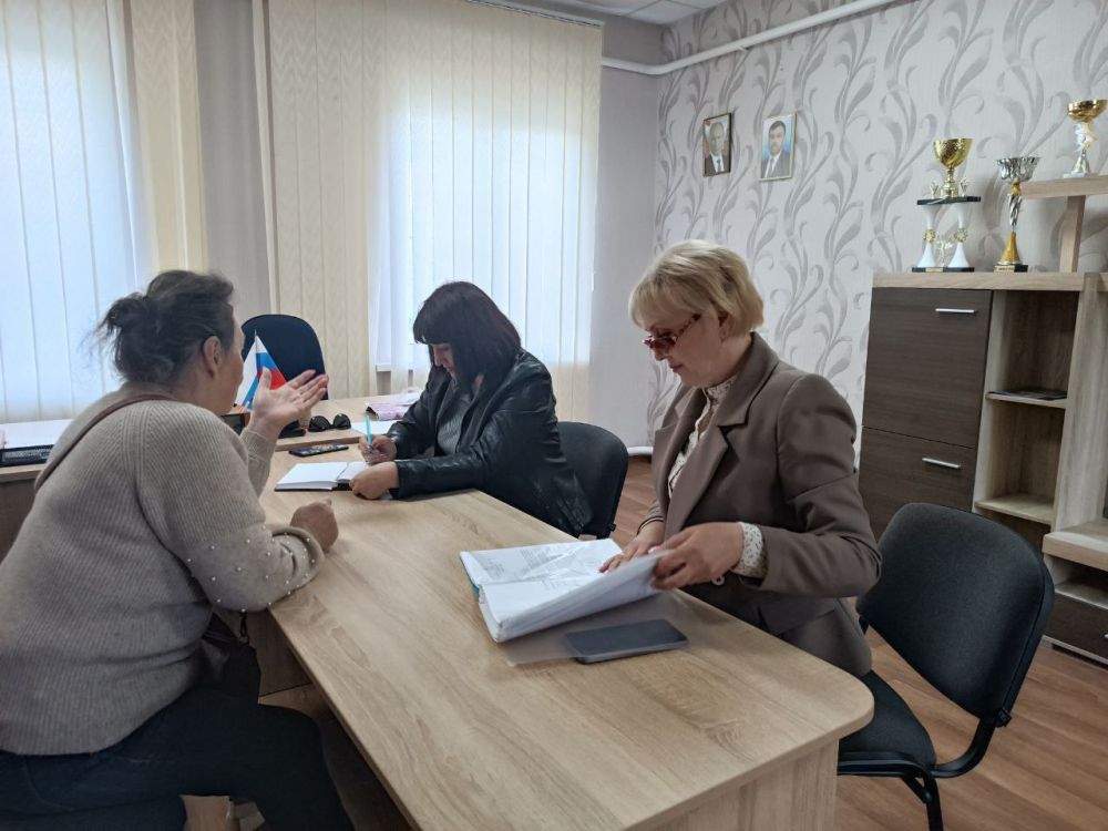 Сегодня заместитель главы Администрации Володарского муниципального округа Васильева Ольга Федоровна провела выездной приём жителей села Заря Сегодня заместитель главы Администрации Володарского муниципального округа Васильева Ольга Федоровна провела выездной приём жителей села Заря