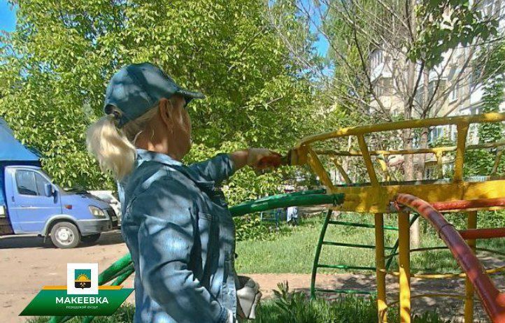 Сотрудниками МУП АГМ «Перспектива» выполнены работы: по сбору летучего мусора и очистке урн, по уборке тротуаров и дорог, по ул. Московской, Донецкой, Чубаря, Свободы, Ермощенко, Победы, Бестужева, Кирова, Ленина, Ярошенко... Сотрудниками МУП АГМ «Перспектива» выполнены работы: по сбору летучего мусора и очистке урн, по уборке тротуаров и дорог, по ул. Московской, Донецкой, Чубаря, Свободы, Ермощенко, Победы, Бестужева, Кирова, Ленина, Ярошенко...