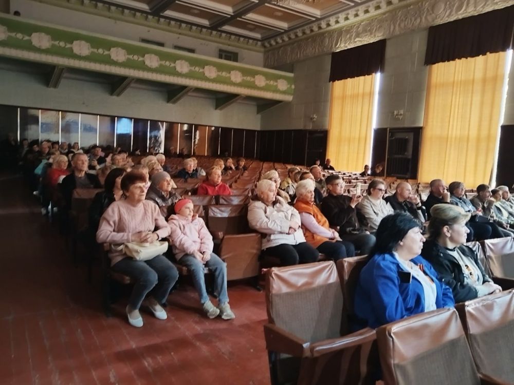 13 мая в зрительном зале МБУ «МИРОНОВСКИЙ ПОСЕЛКОВЫЙ ДК» состоялся творческий вечер – музыкально-поэтический «МОСТ ДРУЖБЫ», продемонстрировавший силу искусства в преодолении географических и культурных границ 13 мая в зрительном зале МБУ «МИРОНОВСКИЙ ПОСЕЛКОВЫЙ ДК» состоялся творческий вечер – музыкально-поэтический «МОСТ ДРУЖБЫ», продемонстрировавший силу искусства в преодолении географических и культурных границ