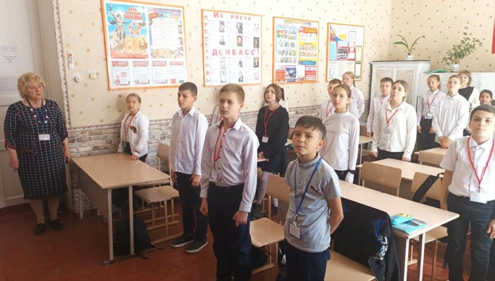 Юные жители Снежного познакомились с историей Донецкой Народной Республики Юные жители Снежного познакомились с историей Донецкой Народной Республики