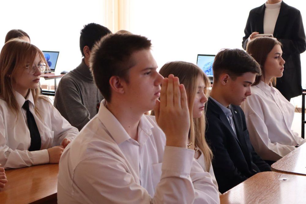 Валентина Харлашка: Сегодня посетила открытый урок под названием «Мошенники в цифровом мире», организованный в рамках проекта «Мир возможностей» в ГБОУ «СШ №57 г.о. Макеевка» Валентина Харлашка: Сегодня посетила открытый урок под названием «Мошенники в цифровом мире», организованный в рамках проекта «Мир возможностей» в ГБОУ «СШ №57 г.о. Макеевка»