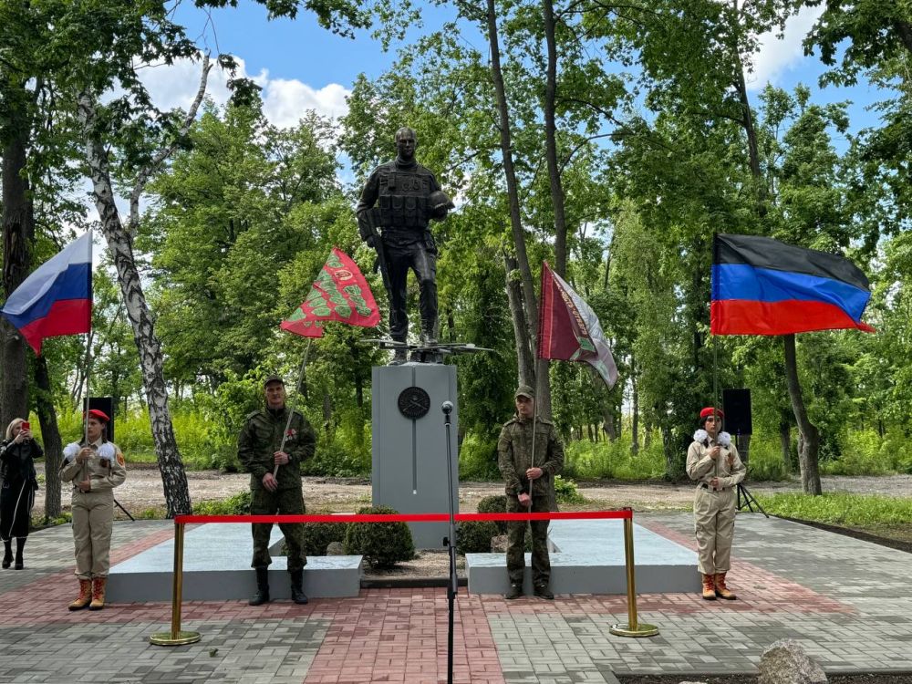 В рамках Года защитника Отечества в Летнем парке Волновахи открыли памятник Героям специальной военной операции 91 Полка В рамках Года защитника Отечества в Летнем парке Волновахи открыли памятник Героям специальной военной операции 91 Полка