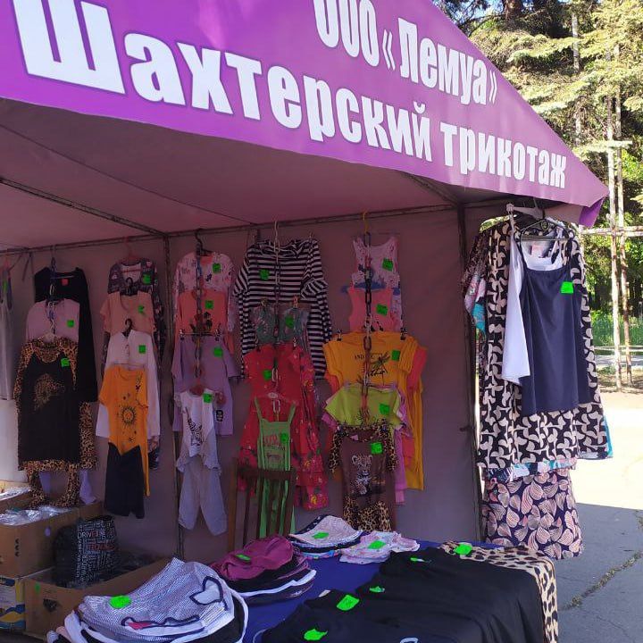 На центральной площади города Кировское прошла ярмарка На центральной площади города Кировское прошла ярмарка