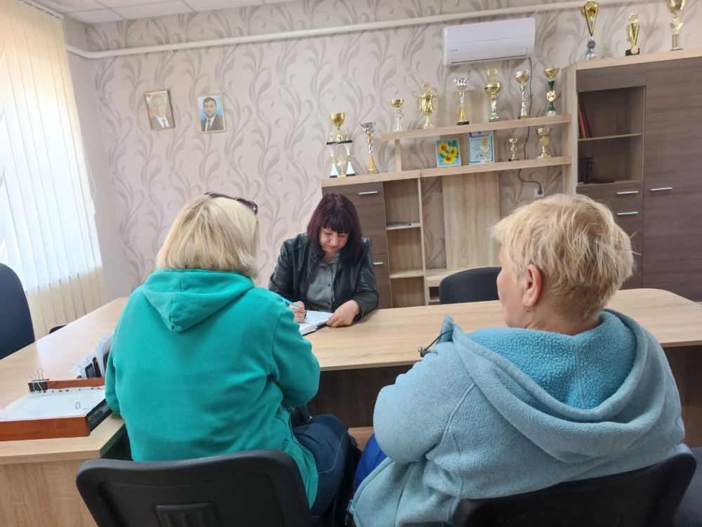 Сегодня заместитель главы Администрации Володарского муниципального округа Васильева Ольга Федоровна провела выездной приём жителей села Заря Сегодня заместитель главы Администрации Володарского муниципального округа Васильева Ольга Федоровна провела выездной приём жителей села Заря