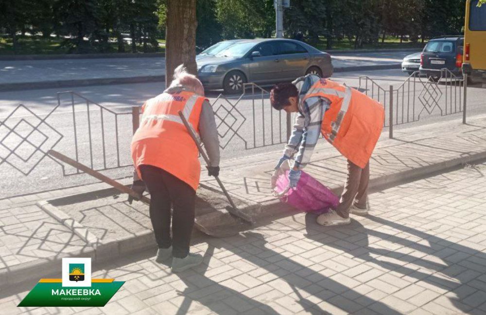Сотрудниками МУП АГМ «Перспектива» выполнены работы: по сбору летучего мусора и очистке урн, по уборке тротуаров и дорог, по ул. Московской, Донецкой, Чубаря, Свободы, Ермощенко, Победы, Бестужева, Кирова, Ленина, Ярошенко... Сотрудниками МУП АГМ «Перспектива» выполнены работы: по сбору летучего мусора и очистке урн, по уборке тротуаров и дорог, по ул. Московской, Донецкой, Чубаря, Свободы, Ермощенко, Победы, Бестужева, Кирова, Ленина, Ярошенко...