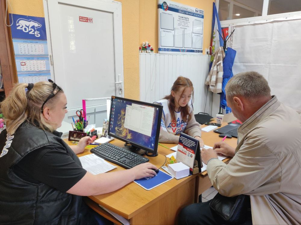 В Докучаевске перерегистрировать SIM-карты «Феникса» помогают единороссы В Докучаевске перерегистрировать SIM-карты «Феникса» помогают единороссы