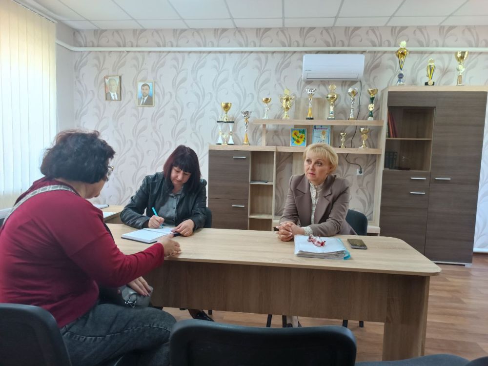 Сегодня заместитель главы Администрации Володарского муниципального округа Васильева Ольга Федоровна провела выездной приём жителей села Заря Сегодня заместитель главы Администрации Володарского муниципального округа Васильева Ольга Федоровна провела выездной приём жителей села Заря