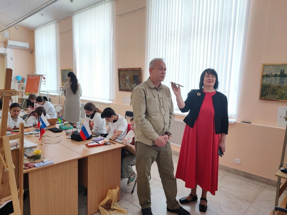 Эдуард Басурин: Сегодня с огромным удовольствием посетил Донецкий республиканский художественный музей, где юные художники Санкт-Петербурга и Донецка собрались вместе, чтобы в рамках телемоста поделиться своим творчеством Эдуард Басурин: Сегодня с огромным удовольствием посетил Донецкий республиканский художественный музей, где юные художники Санкт-Петербурга и Донецка собрались вместе, чтобы в рамках телемоста поделиться своим творчеством