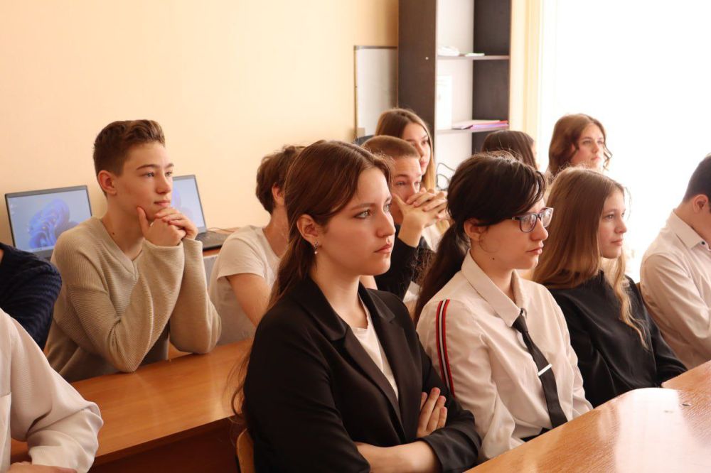 Валентина Харлашка: Сегодня посетила открытый урок под названием «Мошенники в цифровом мире», организованный в рамках проекта «Мир возможностей» в ГБОУ «СШ №57 г.о. Макеевка» Валентина Харлашка: Сегодня посетила открытый урок под названием «Мошенники в цифровом мире», организованный в рамках проекта «Мир возможностей» в ГБОУ «СШ №57 г.о. Макеевка»