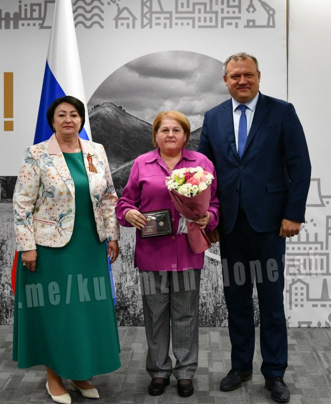 Алексей Кулемзин: Сегодня состоялся рабочий визит в город Донецк сопредседателя Всероссийской ассоциации развития местного самоуправления Галины Данильченко, в ходе которого вместе с главами городов и районов обсудили... Алексей Кулемзин: Сегодня состоялся рабочий визит в город Донецк сопредседателя Всероссийской ассоциации развития местного самоуправления Галины Данильченко, в ходе которого вместе с главами городов и районов обсудили...