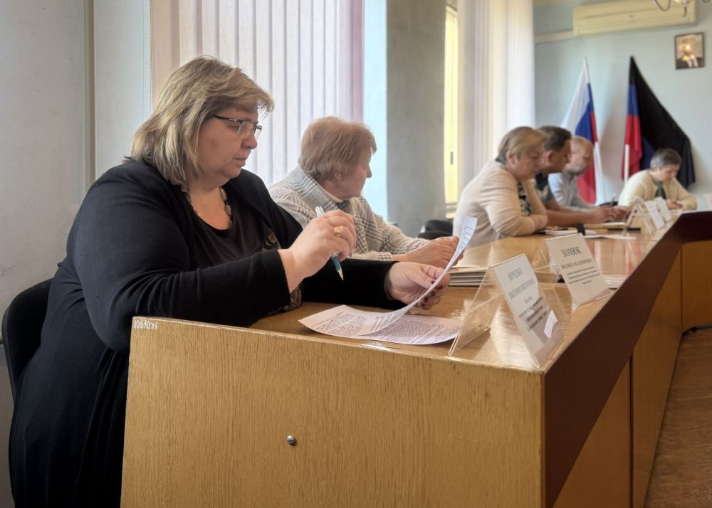 Руководитель Управы Куйбышевского внутригородского района Администрации городского округа Донецк Иван Адамец провел аппаратное совещание Руководитель Управы Куйбышевского внутригородского района Администрации городского округа Донецк Иван Адамец провел аппаратное совещание