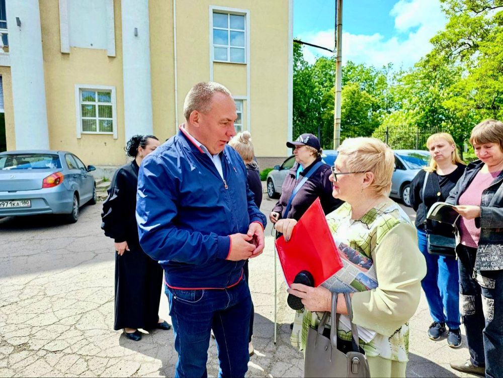 Михаил Меренков: Сегодня, 14 мая, в Буденновском районе прошли встречи с населением на территории микрорайонов «Мушкетово-Вертикальный» и «Донской-1», где жители смогли задать интересующие вопросы и получить ответы от... Михаил Меренков: Сегодня, 14 мая, в Буденновском районе прошли встречи с населением на территории микрорайонов «Мушкетово-Вертикальный» и «Донской-1», где жители смогли задать интересующие вопросы и получить ответы от...