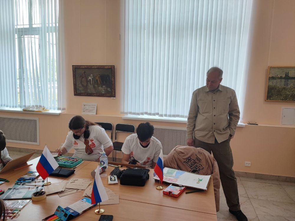 Эдуард Басурин: Сегодня с огромным удовольствием посетил Донецкий республиканский художественный музей, где юные художники Санкт-Петербурга и Донецка собрались вместе, чтобы в рамках телемоста поделиться своим творчеством Эдуард Басурин: Сегодня с огромным удовольствием посетил Донецкий республиканский художественный музей, где юные художники Санкт-Петербурга и Донецка собрались вместе, чтобы в рамках телемоста поделиться своим творчеством