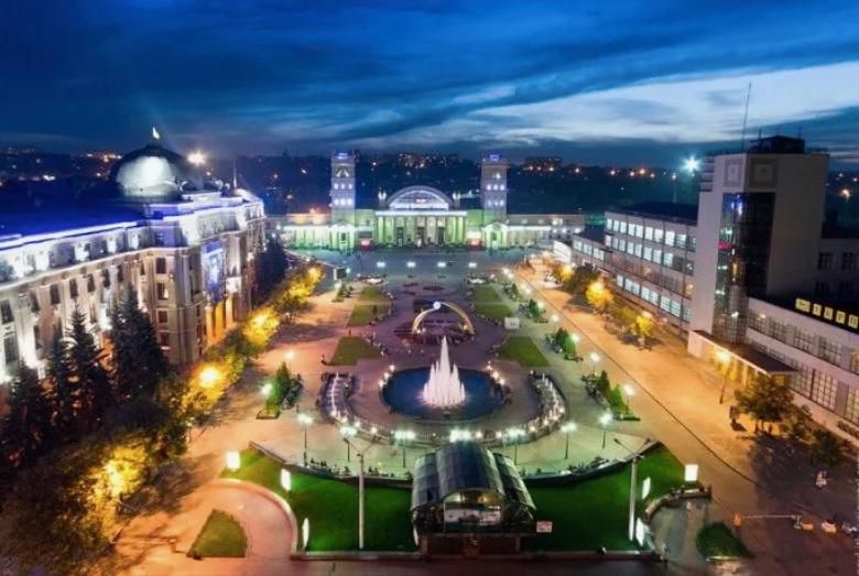 Михаил Онуфриенко: Харьков. Один из самых исконно русских городов, с того самого дня, когда воеводе Чугуева Сухотину была прислана в 1651 году царская грамота с приказом "...отправить Воина Селифонтова построить в Харькове... Михаил Онуфриенко: Харьков. Один из самых исконно русских городов, с того самого дня, когда воеводе Чугуева Сухотину была прислана в 1651 году царская грамота с приказом "...отправить Воина Селифонтова построить в Харькове...