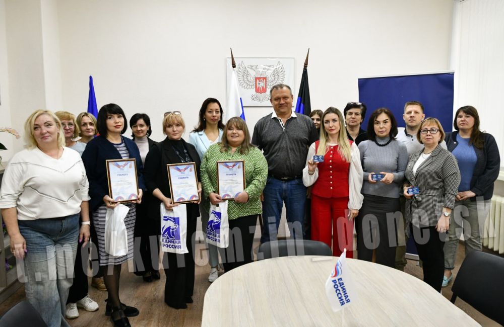 Сегодня провёл рабочую встречу с секретарями первичных отделений Партии «Единая Россия» Сегодня провёл рабочую встречу с секретарями первичных отделений Партии «Единая Россия»