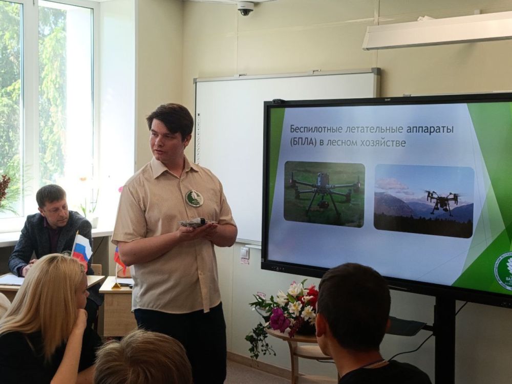 У будущих абитуриентов была возможность проконсультироваться с преподавателями колледжа, получить ответы на все интересующие их вопросы, а также пройти профориентационное тестирование У будущих абитуриентов была возможность проконсультироваться с преподавателями колледжа, получить ответы на все интересующие их вопросы, а также пройти профориентационное тестирование