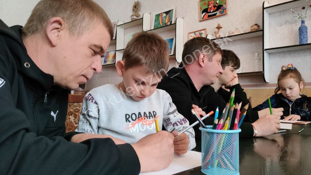 Сегодня в клубе по интересам «Семья» Дворца культуры «Лидиевка» был организован тематический вечер, посвященный Международному дню семьи Сегодня в клубе по интересам «Семья» Дворца культуры «Лидиевка» был организован тематический вечер, посвященный Международному дню семьи