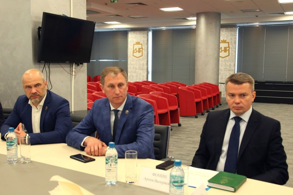 Вчера сопредседатель Всероссийской ассоциации развития местного самоуправления Галина Данильченко обсудила вопросы усиления местного самоуправления в Республике с председателем Ассоциации «Совет муниципальных образований... Вчера сопредседатель Всероссийской ассоциации развития местного самоуправления Галина Данильченко обсудила вопросы усиления местного самоуправления в Республике с председателем Ассоциации «Совет муниципальных образований...