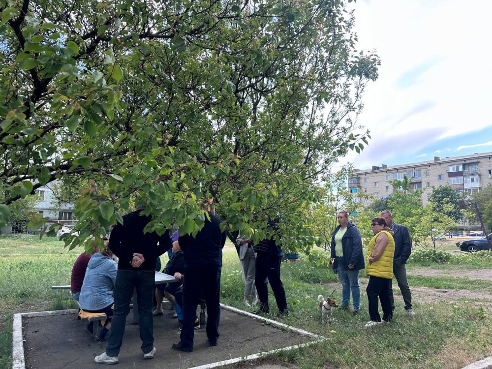 Денис Зубов: Сход граждан. Сегодня, 15 мая, первый заместитель главы администрации городского округа Иловайск Свердлов Михаил Николаевич провел встречу с населением на подведомственной территории администрации городского... Денис Зубов: Сход граждан. Сегодня, 15 мая, первый заместитель главы администрации городского округа Иловайск Свердлов Михаил Николаевич провел встречу с населением на подведомственной территории администрации городского...