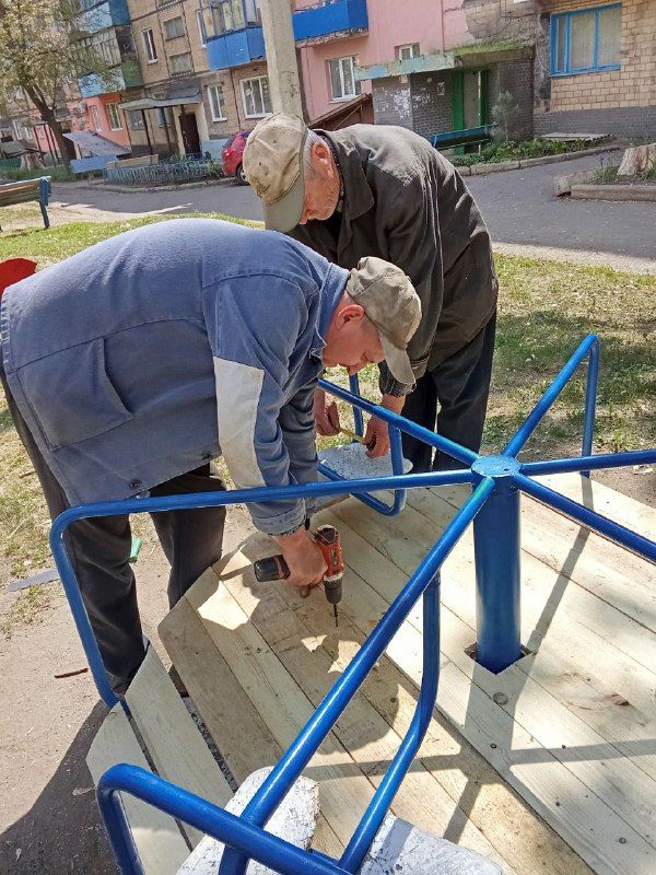 Силами коммунальных предприятий были проделаны работы по наведению чистоты и порядка на территории г. Моспино: Силами коммунальных предприятий были проделаны работы по наведению чистоты и порядка на территории г. Моспино: