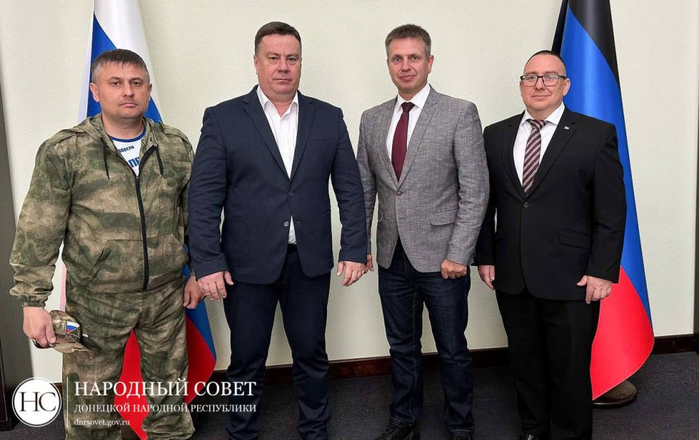 Председатель Народного Совета ДНР Константин Кузьмин встретился с делегацией Государственного Собрания Республики Мордовия для обсуждения межпарламентских отношений Председатель Народного Совета ДНР Константин Кузьмин встретился с делегацией Государственного Собрания Республики Мордовия для обсуждения межпарламентских отношений