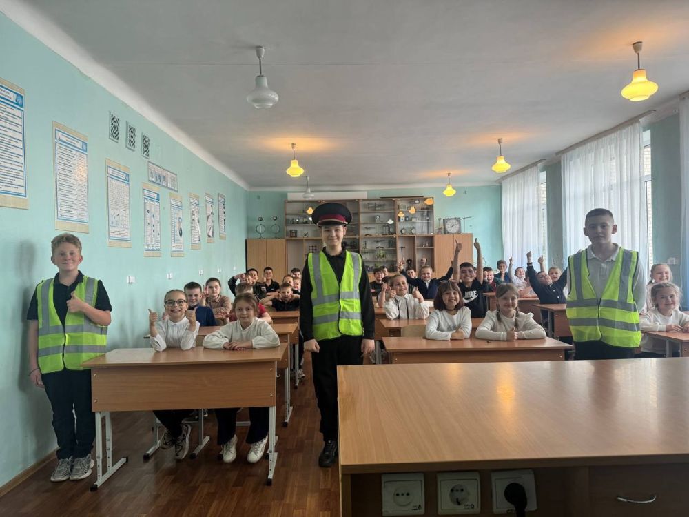 В одной из школ Ждановки прошли мероприятия, посвященные правилам дородного движения В одной из школ Ждановки прошли мероприятия, посвященные правилам дородного движения