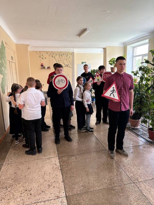 В одной из школ Ждановки прошли мероприятия, посвященные правилам дородного движения В одной из школ Ждановки прошли мероприятия, посвященные правилам дородного движения